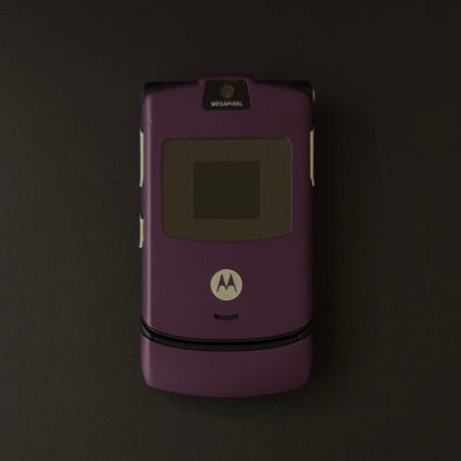 Motorola RAZR V3 Retro Flip Phone (like new)