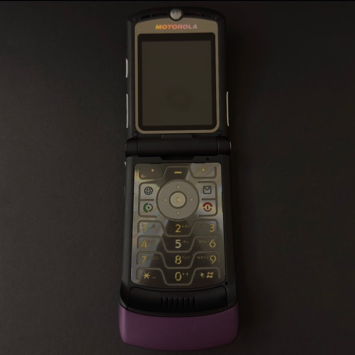 Motorola RAZR V3 Retro Flip Phone (like new)
