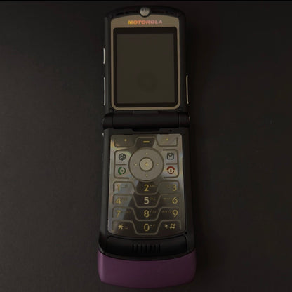 Motorola RAZR V3 Retro Flip Phone (like new)