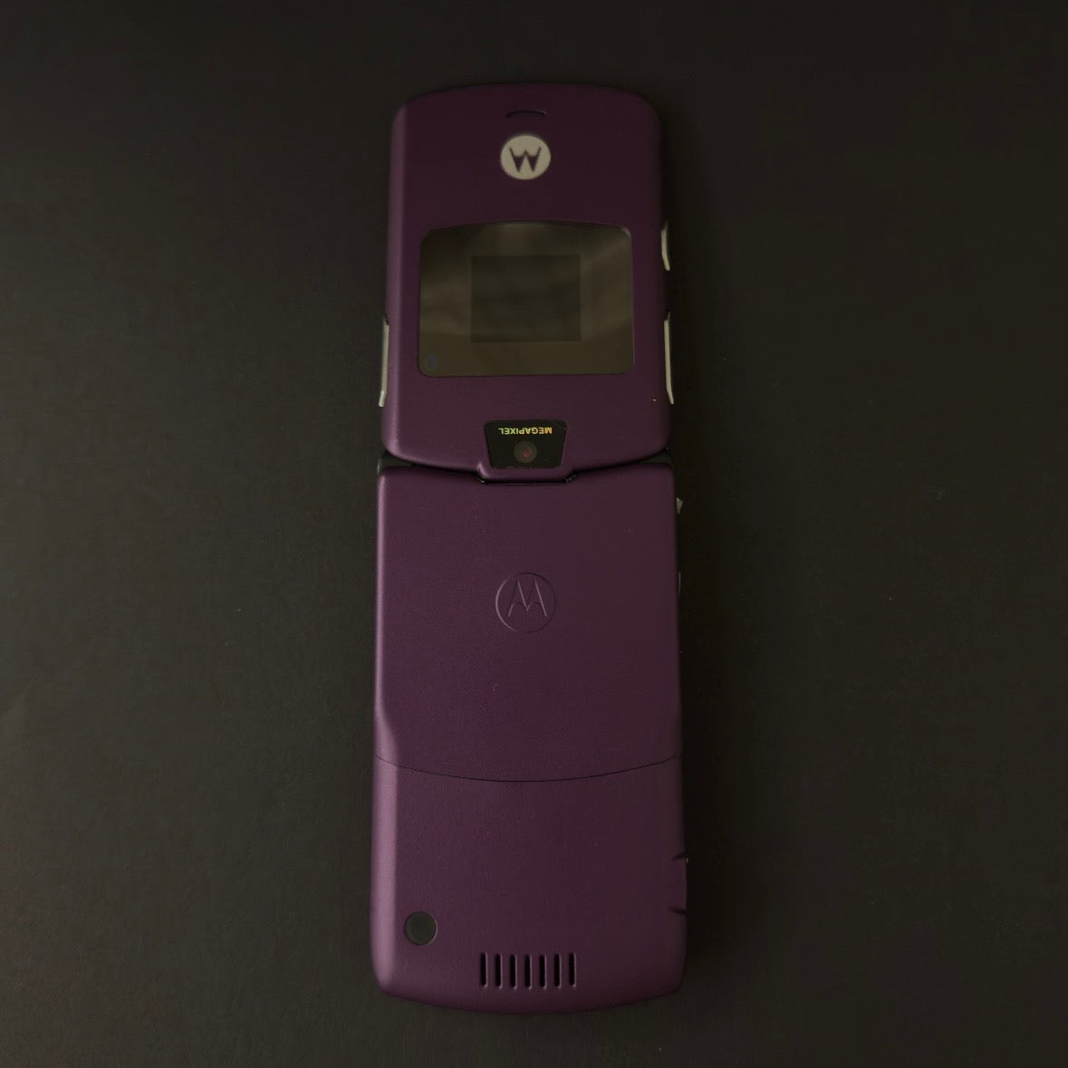 Motorola RAZR V3 Retro Flip Phone (like new)